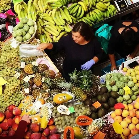 Situado Na Zona Costeira Da 세투발