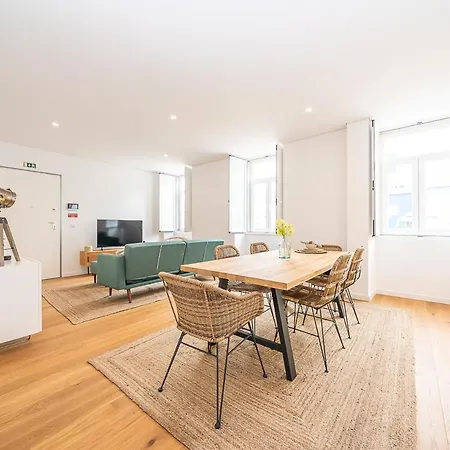 Situado Na Zona Costeira Da * Setúbal