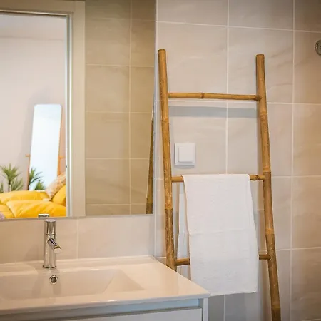 Situado Na Zona Costeira Da